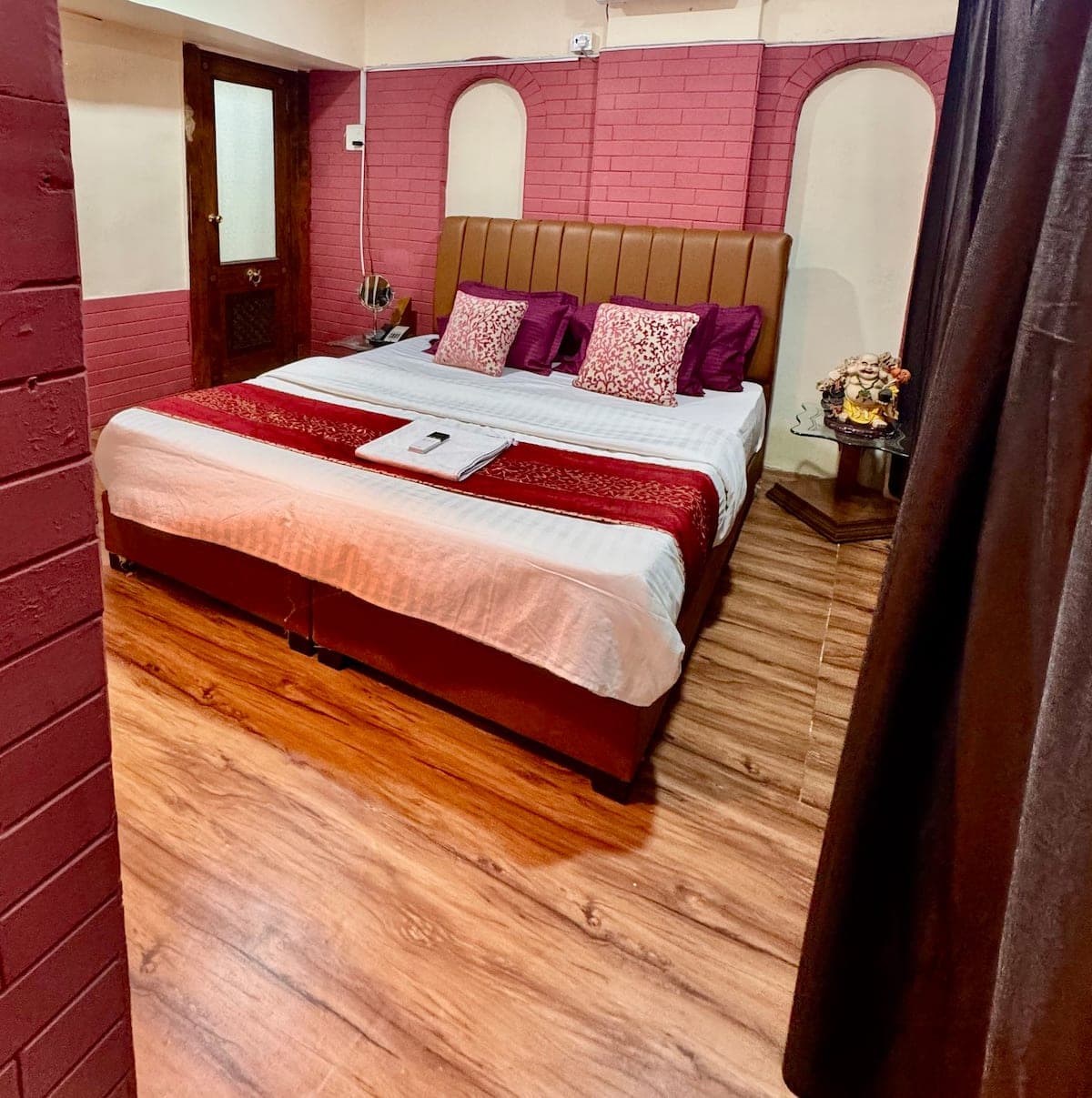 Furnished Vintage 2BHK Apartment, Andheri West, photo 3