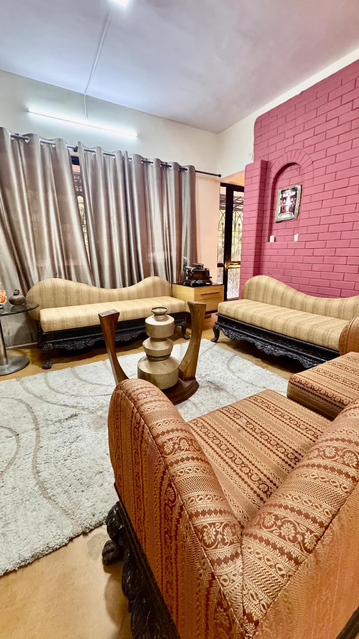 Furnished Vintage 2BHK Apartment, Andheri West, photo 2
