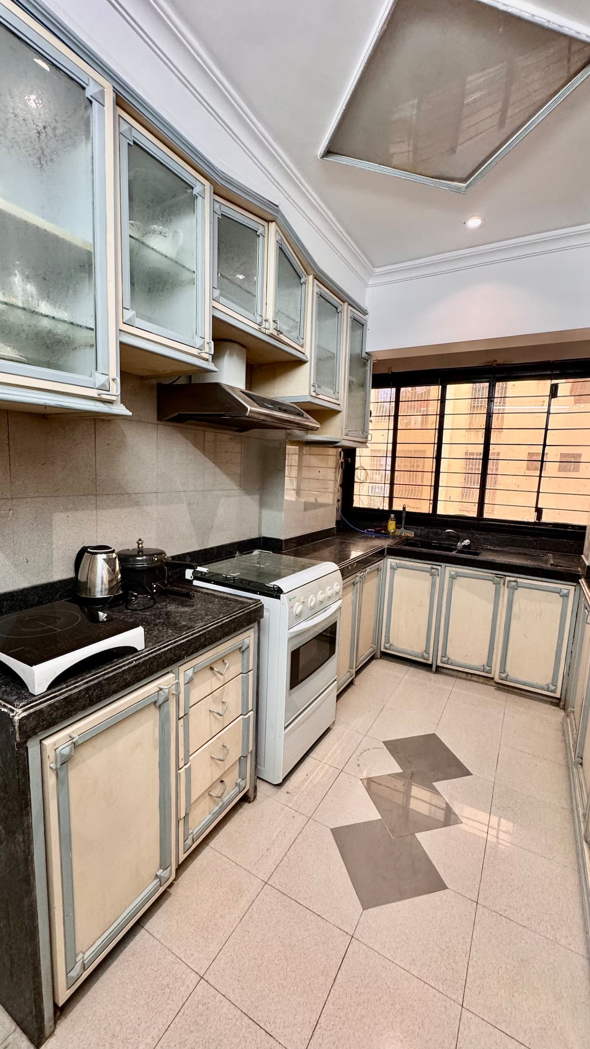 Grand Spacious 2BHK Apartment near Versova Beach, photo 3